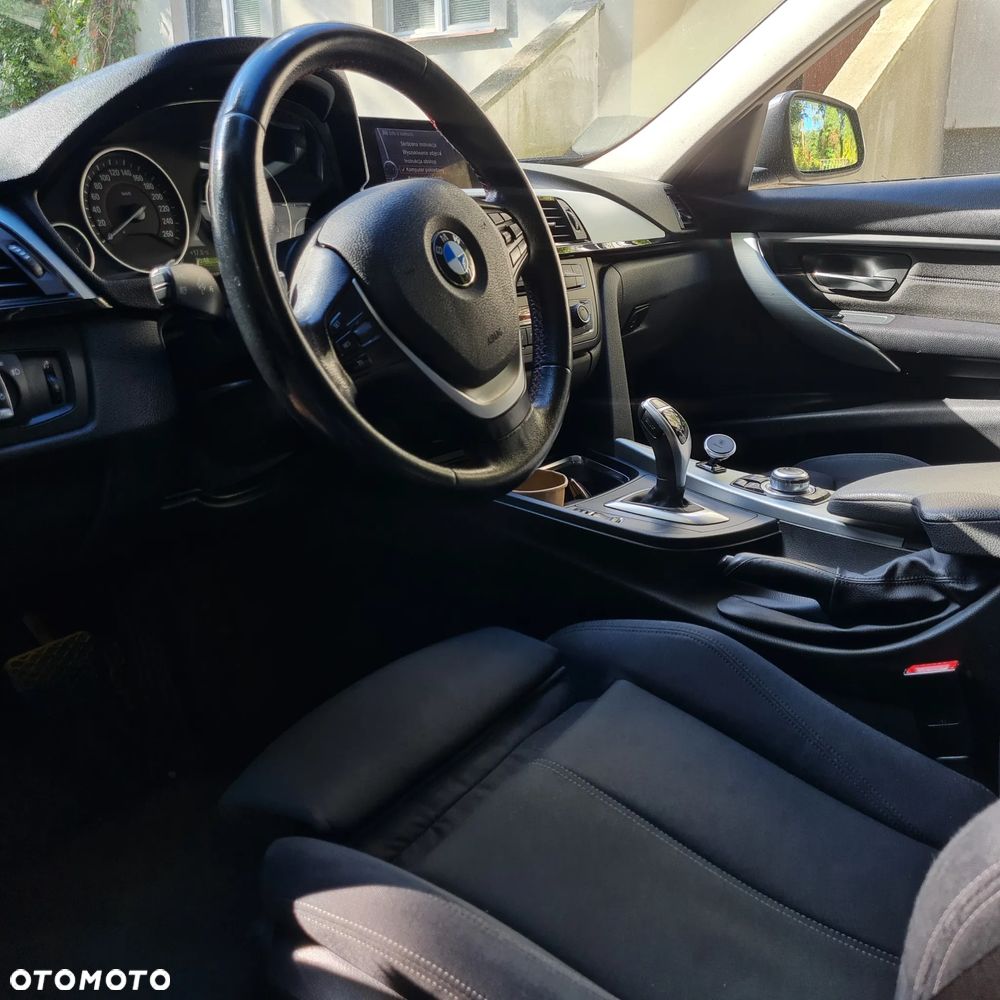 BMW Seria 3 320d Touring Sport Line - 24