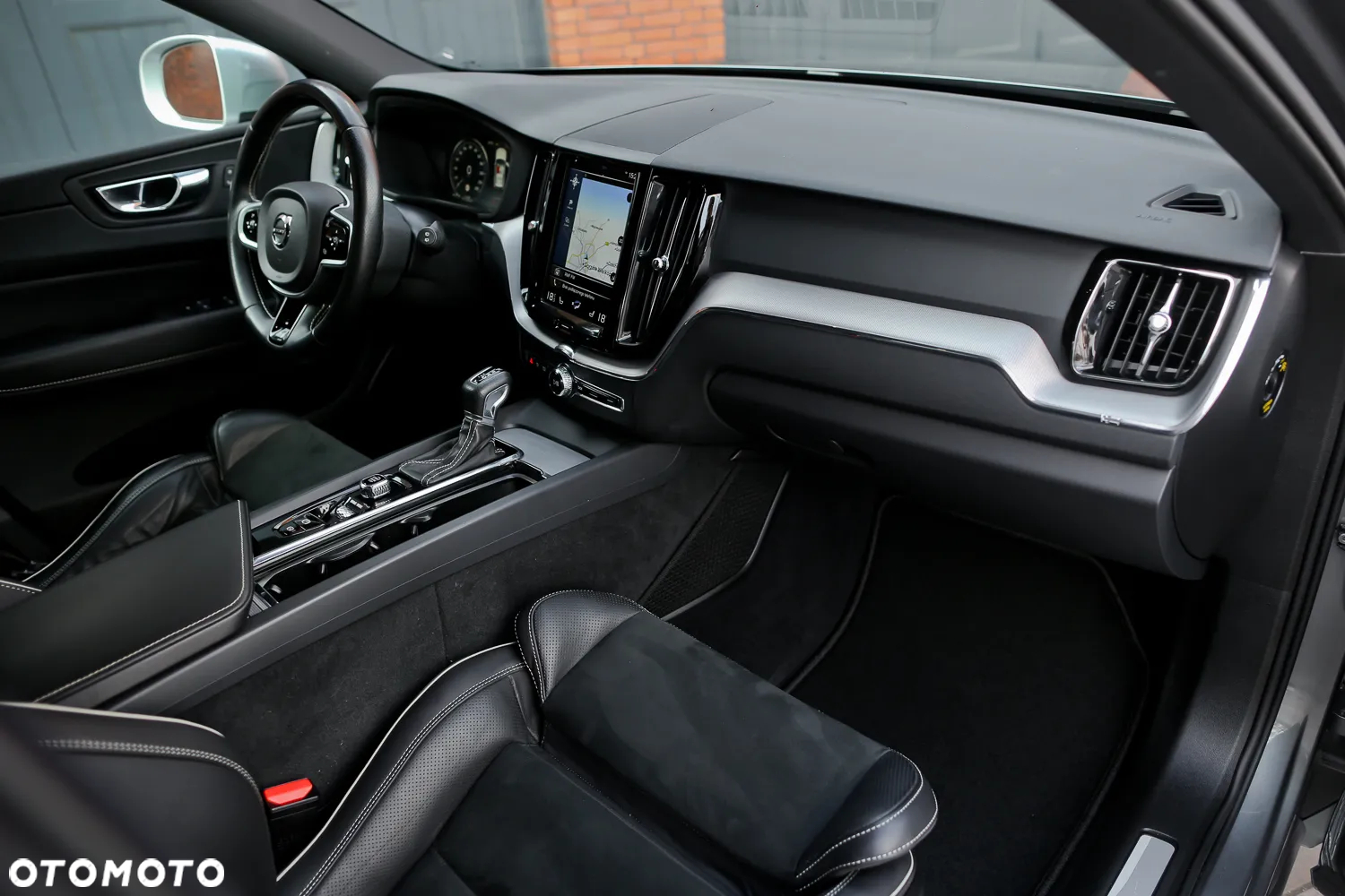Volvo XC 60 D4 AWD Geartronic RDesign - 27