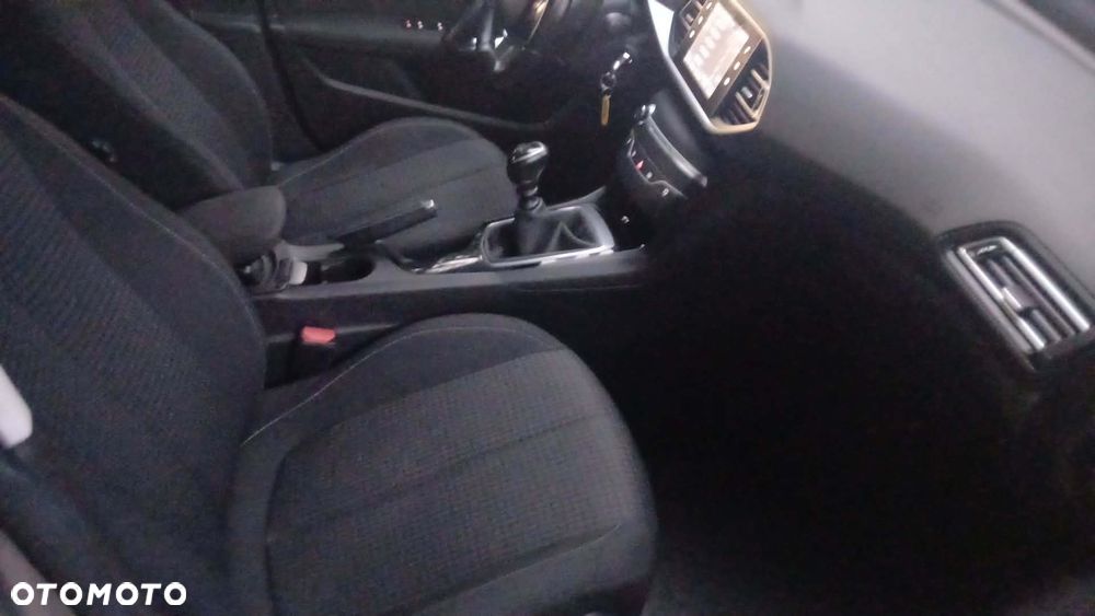 Peugeot 308 1.5 BlueHDi Allure Pack S&S - 27