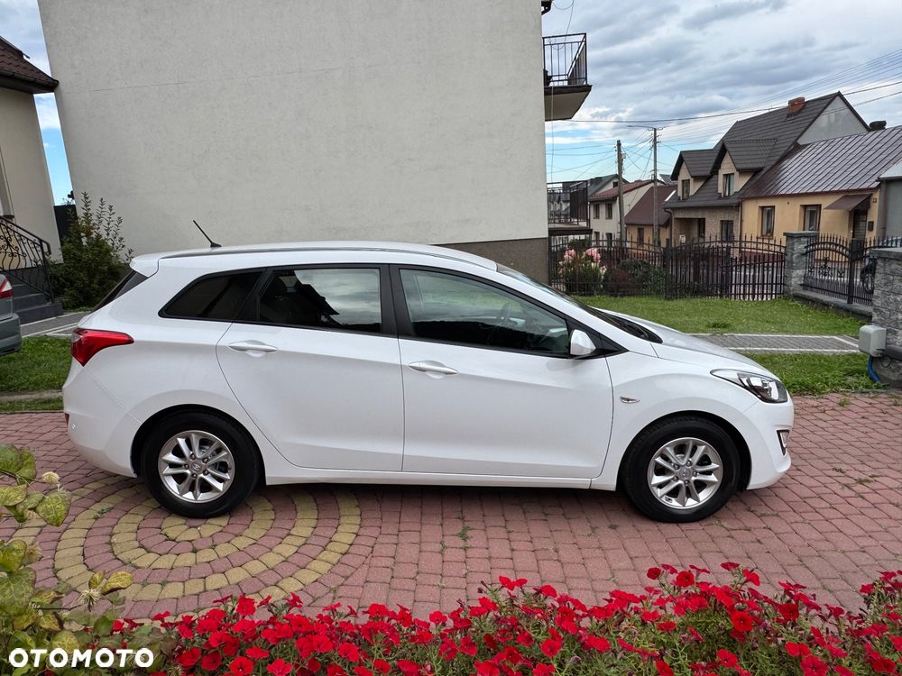 Hyundai i30 blue 1.4 - 5