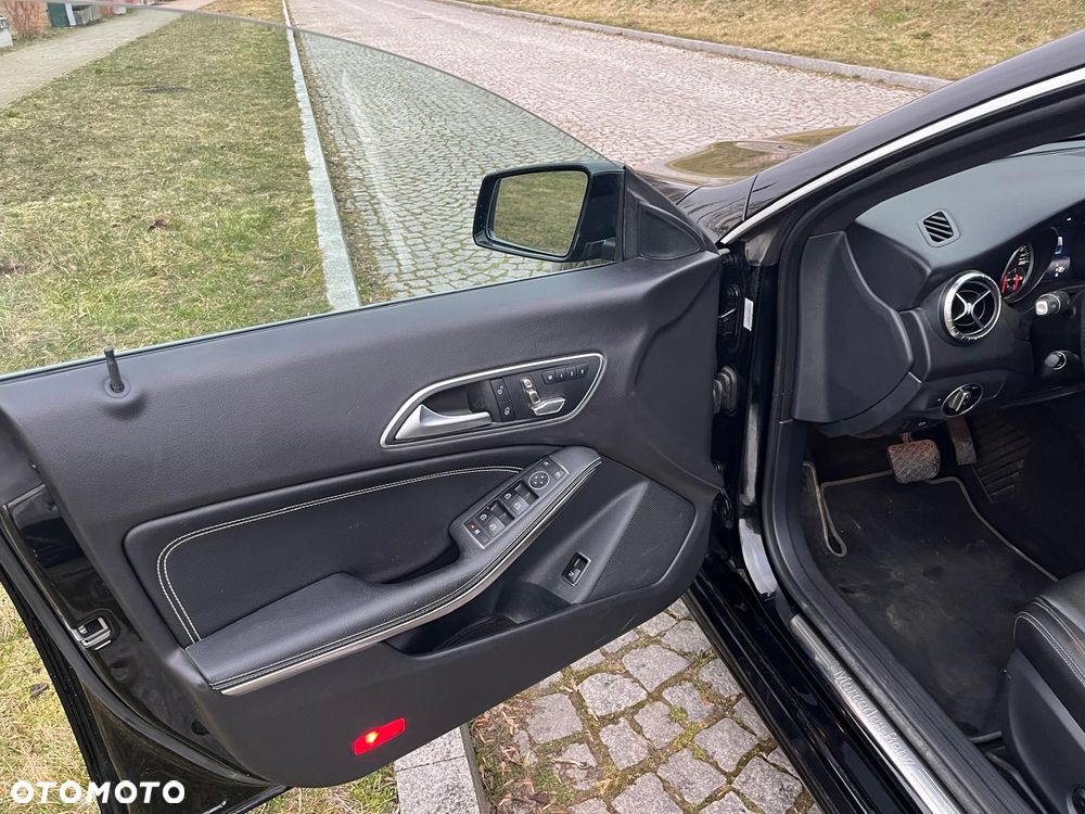 Mercedes-Benz CLA 250 4Matic 7G-DCT - 9