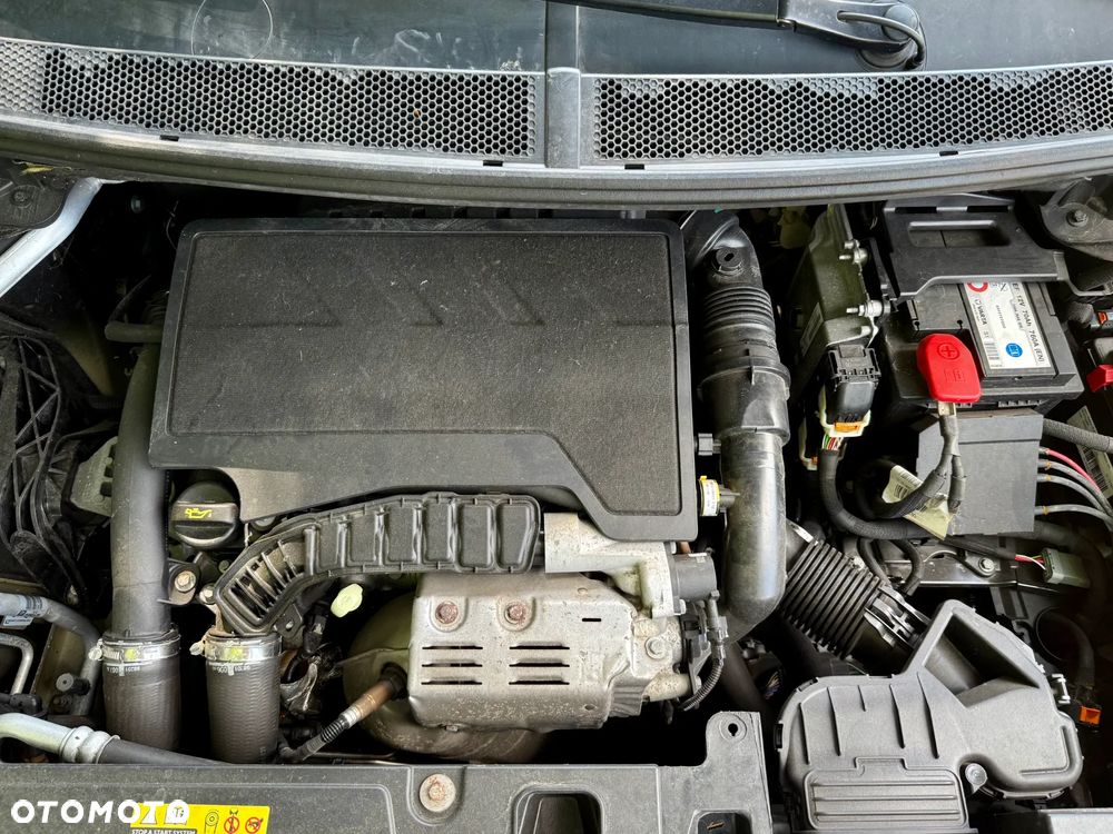 Peugeot 3008 1.2 PureTech GPF Active S&S EAT8 - 21