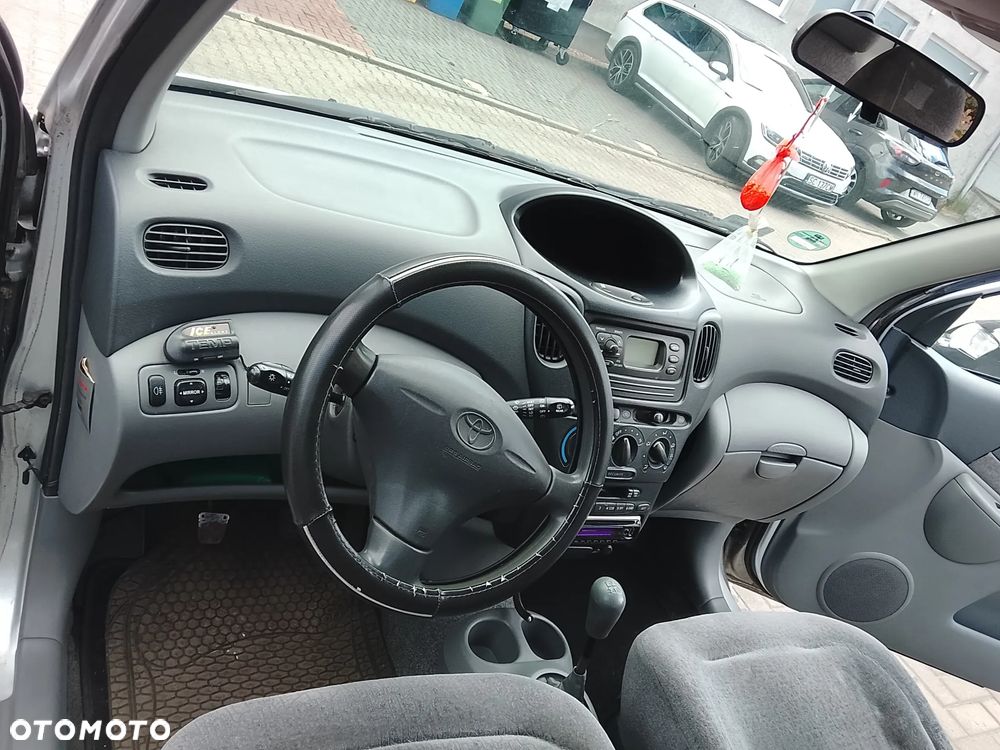 Toyota Yaris Verso 1.3 - 4