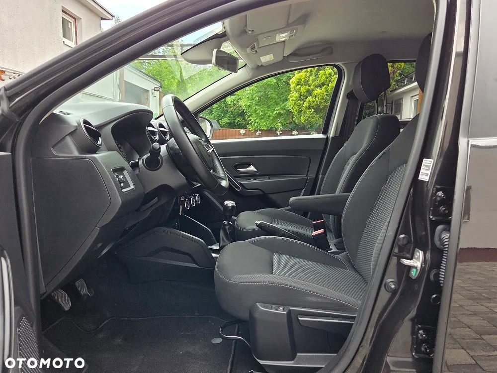 Dacia Duster 1.6 SCe Blackshadow S&S - 14
