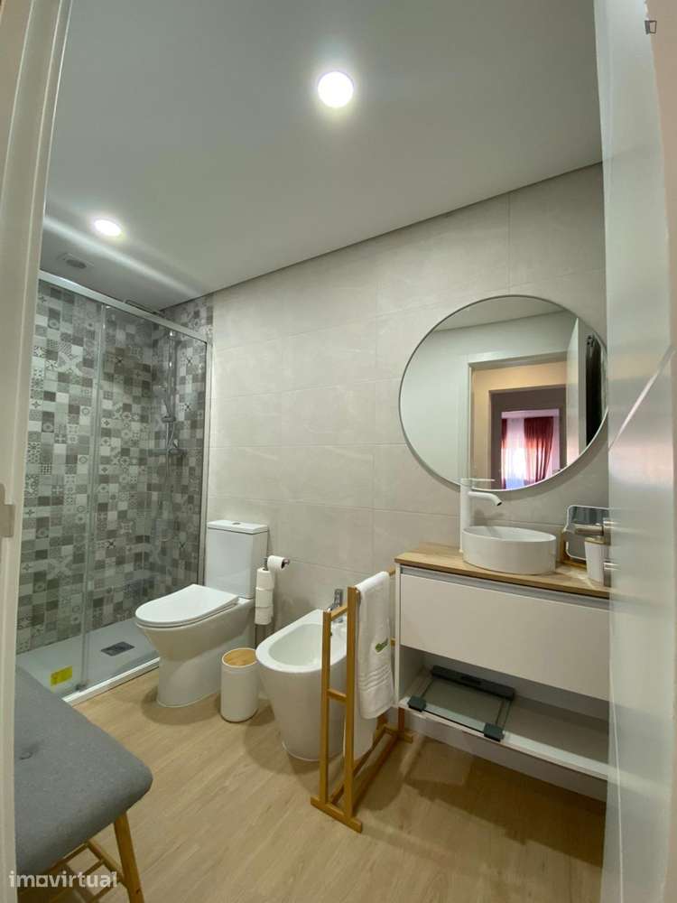 Quarto - localizado em Almada Lisbon - Grande imagem: 2/6