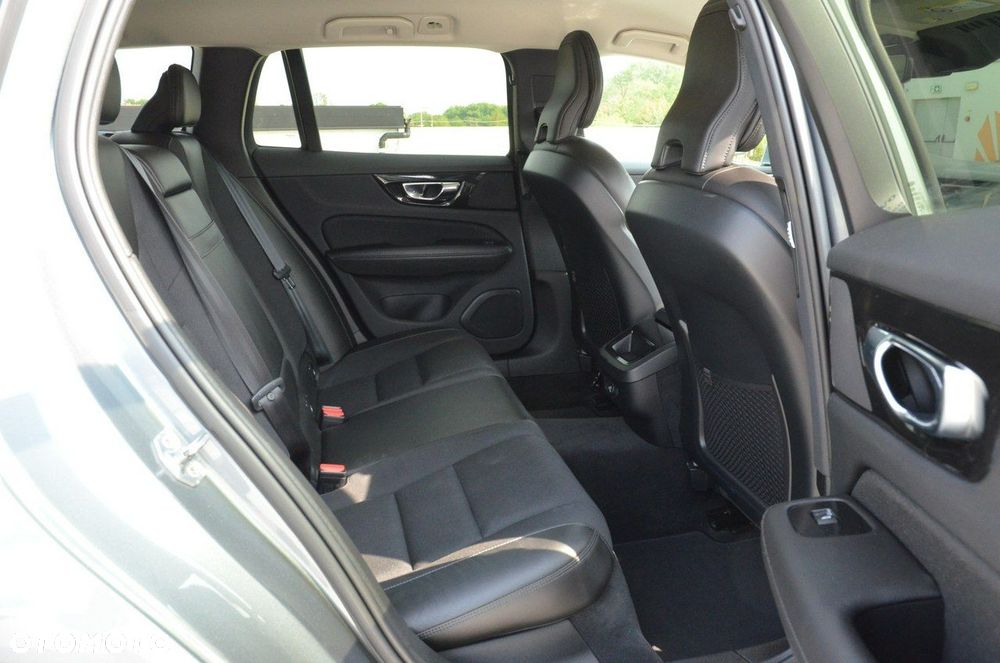 Volvo V60 D4 Geartronic Momentum - 32