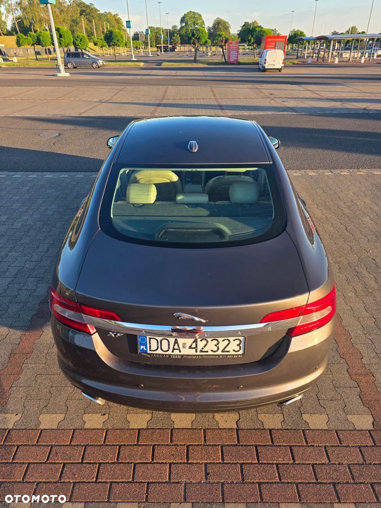 Jaguar XF 3.0 V6 D Premium Luxury - 12