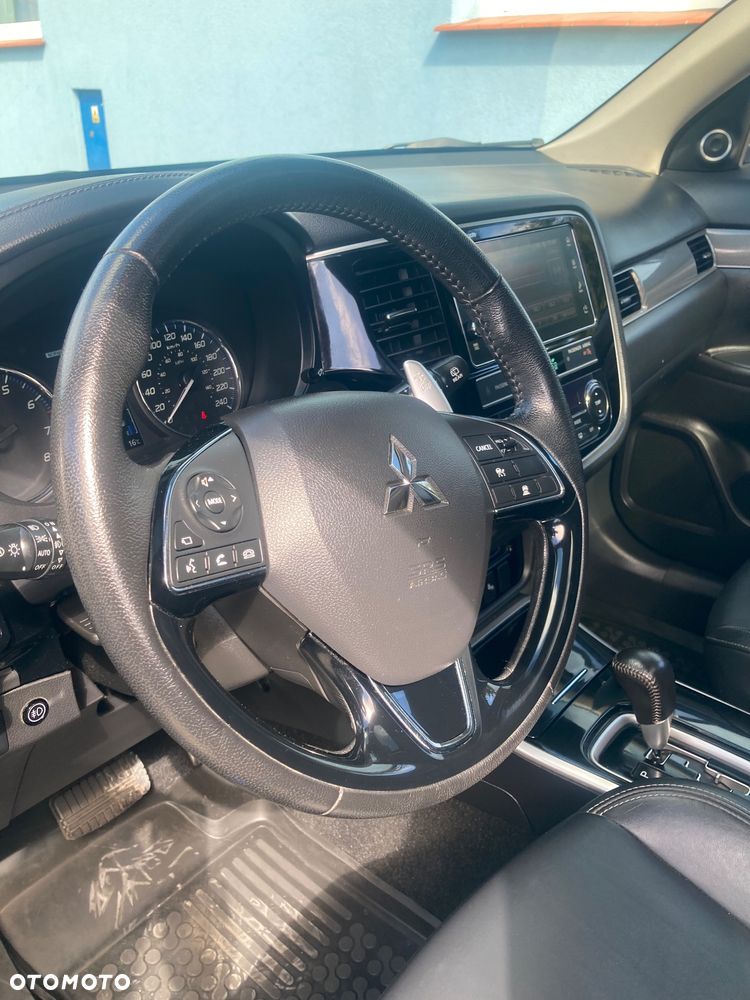 Mitsubishi Outlander - 22