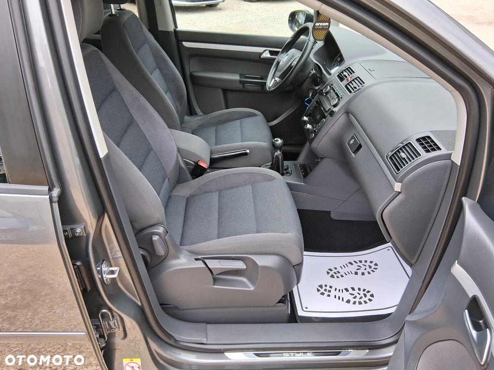 Volkswagen Touran 2.0 TDI DPF BlueMotion Technology STYLE - 11