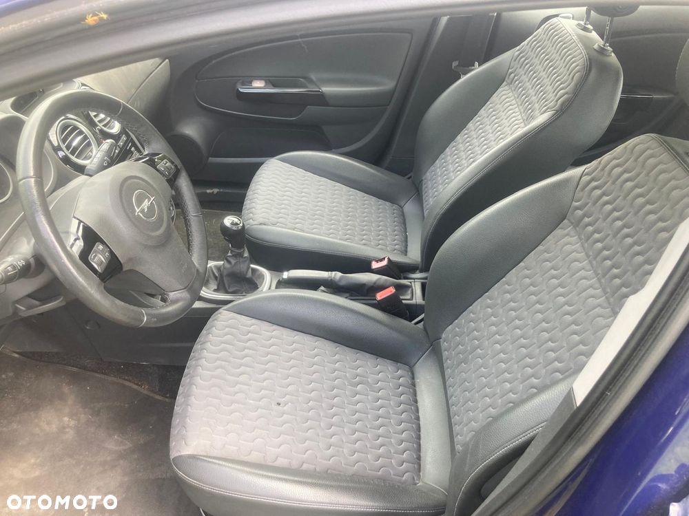 Opel Corsa 1.4 16V Cosmo - 5