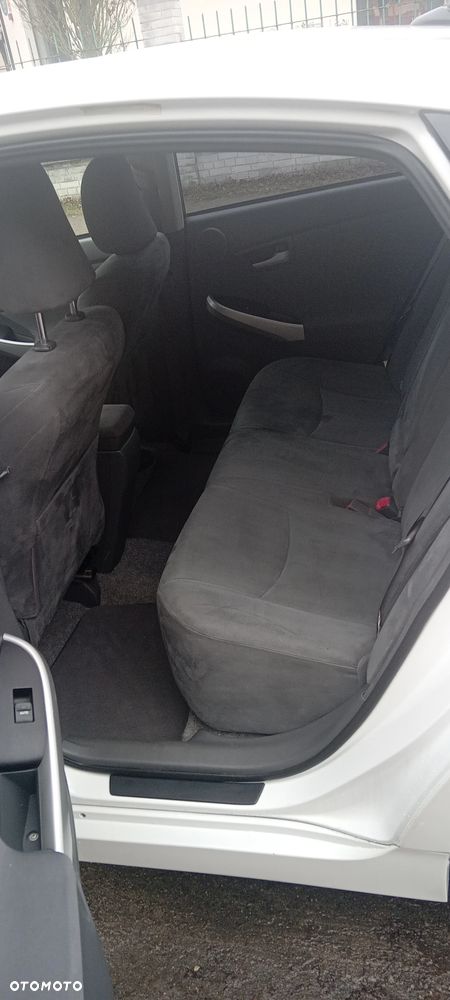 Toyota Prius (Hybrid) Executive - 11