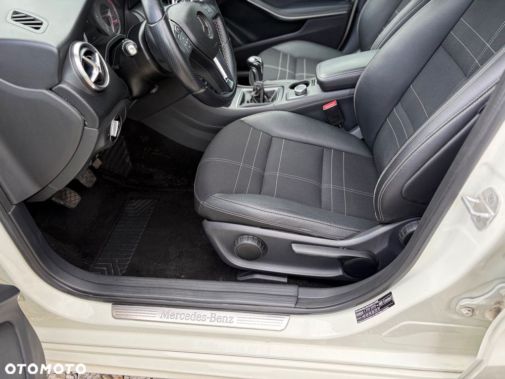 Mercedes-Benz Klasa A 180 BlueEfficiency Edition - 36
