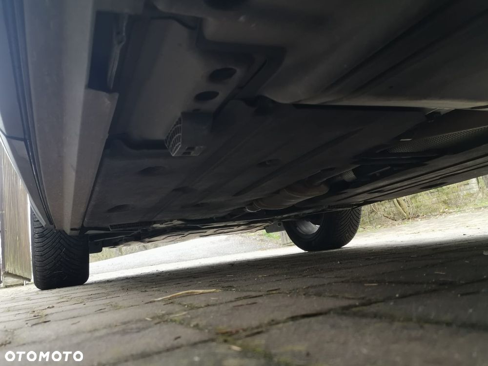 Volvo XC 40 D4 AWD Geartronic R-Design - 23