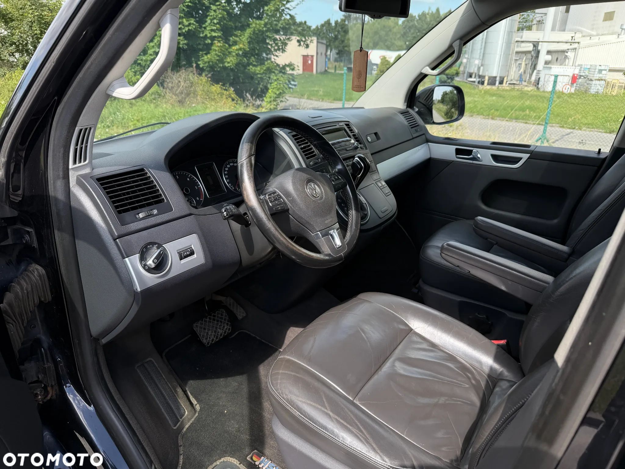 Volkswagen Multivan - 17