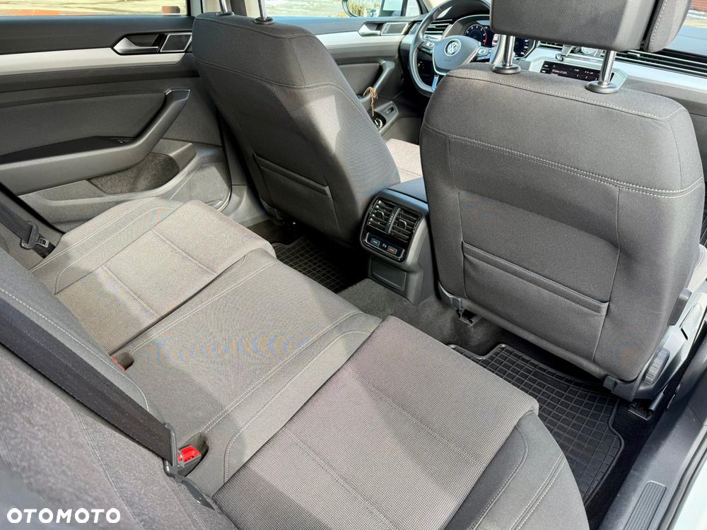 Volkswagen Passat - 9