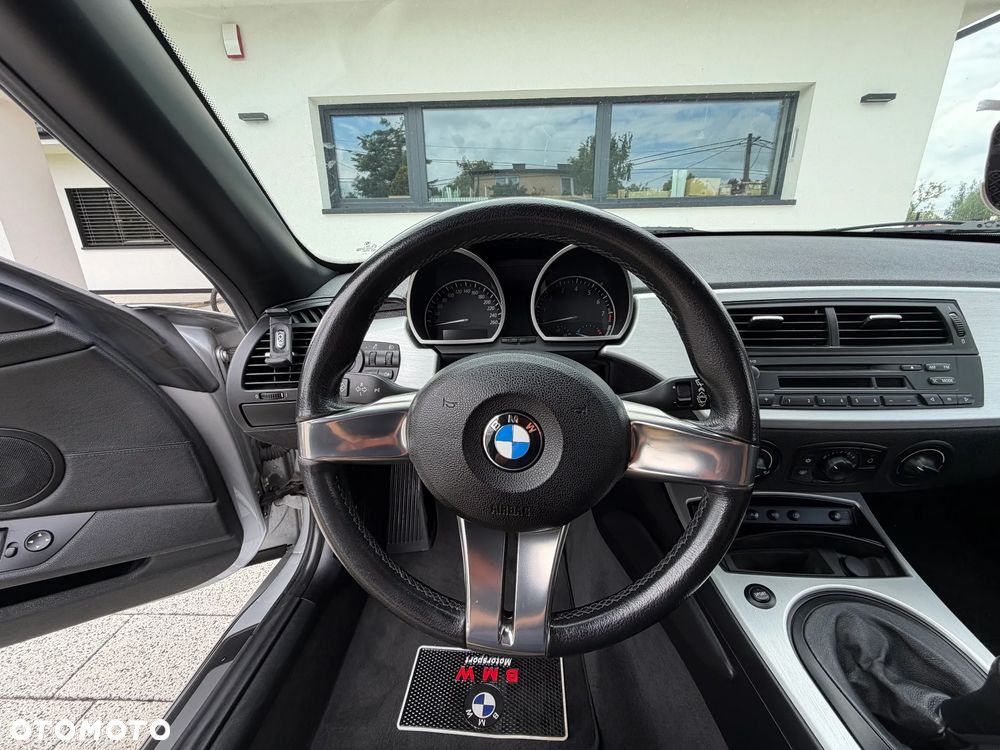 BMW Z4 2.5si - 8