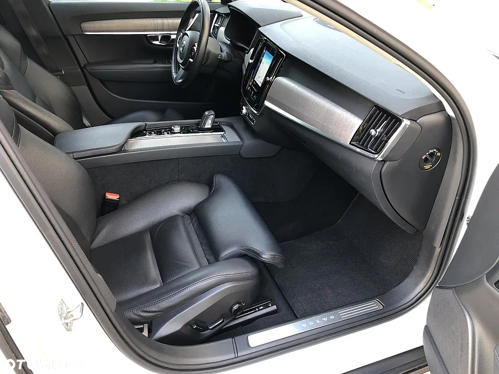 Volvo V90 Cross Country - 35