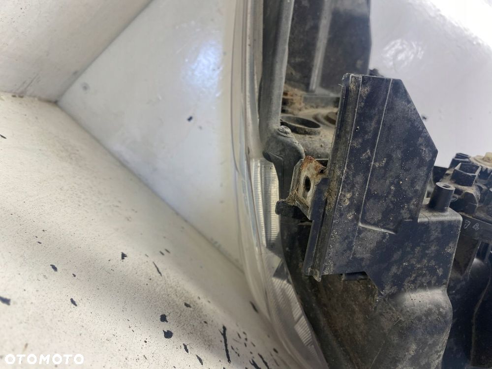 TOYOTA PRUS PLUS LAMPA LEWY PRZÓD SOCZEWKA - 11