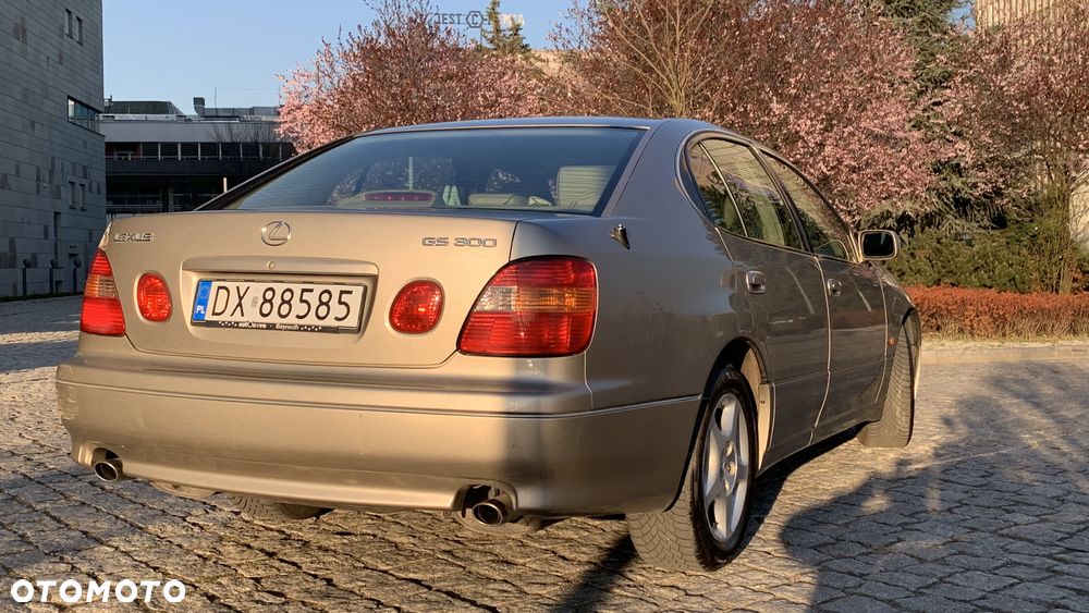 Lexus GS - 10