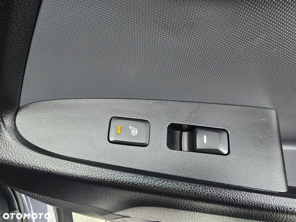 Kia Sportage 2.0 L - 35