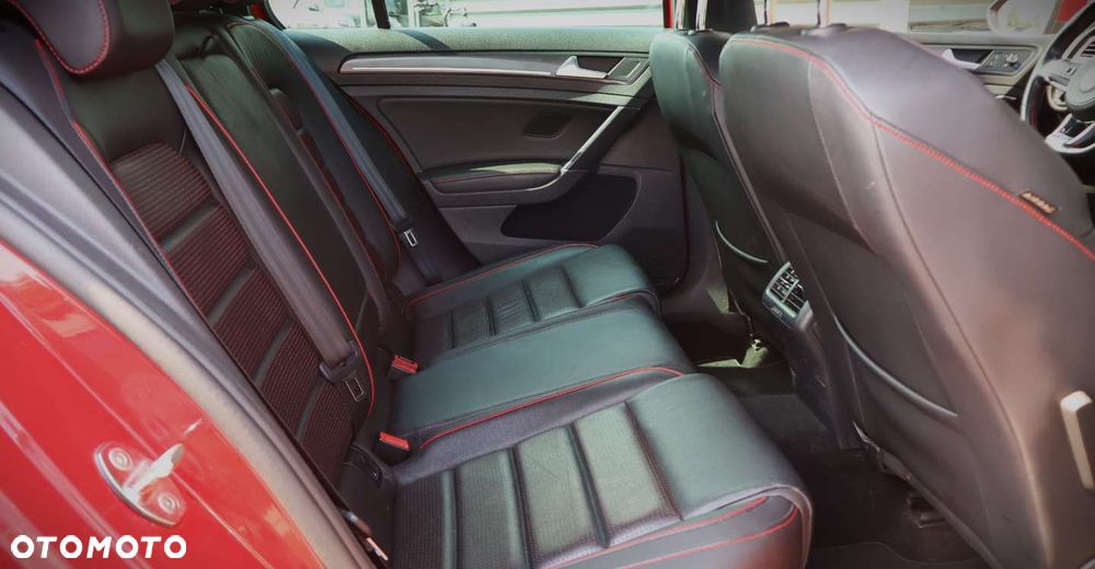 Volkswagen Golf - 18