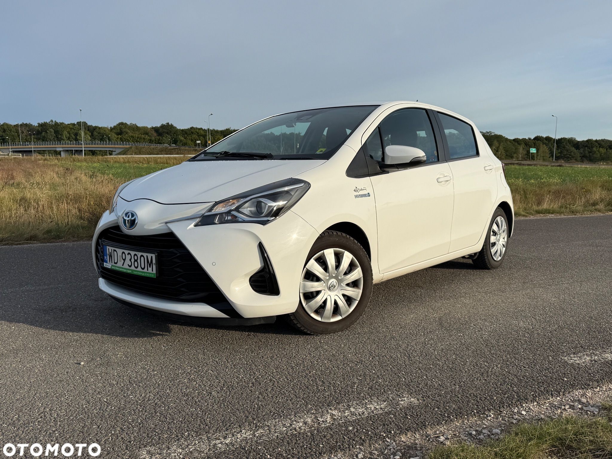 Toyota Yaris Hybrid 100 Premium - 1