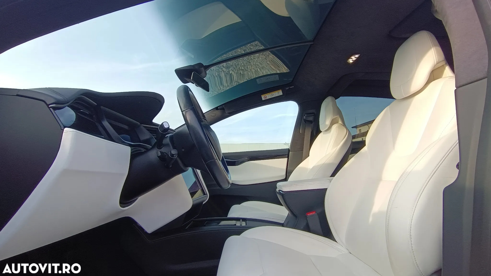Tesla Model X - 17