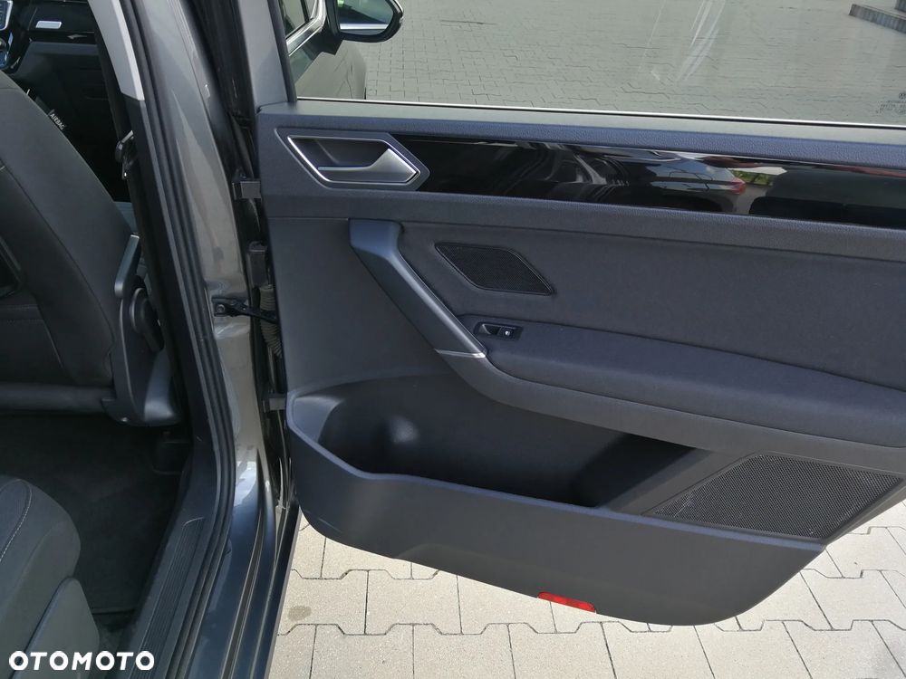 Volkswagen Touran - 8