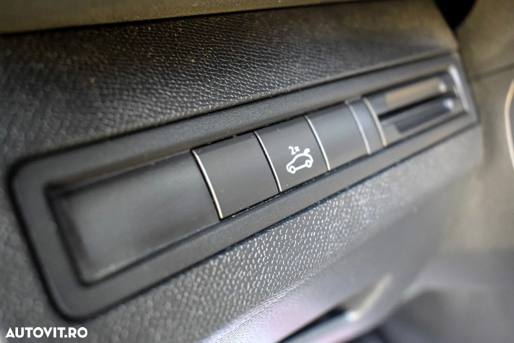 Peugeot 3008 1.2 PureTech Turbo S&S EAT8 Allure - 15