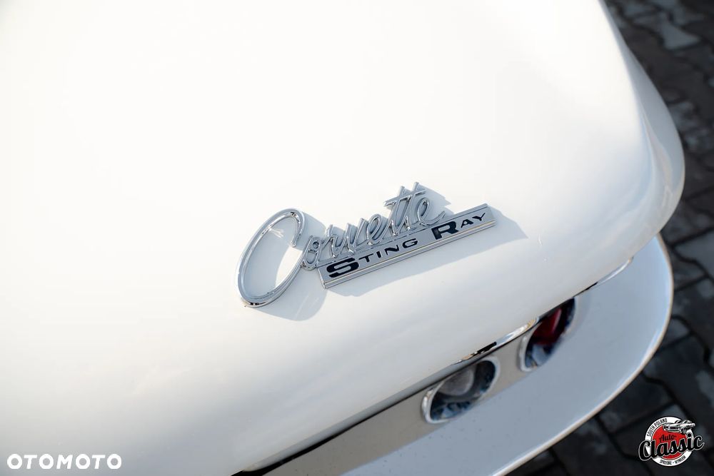 Chevrolet Corvette - 16