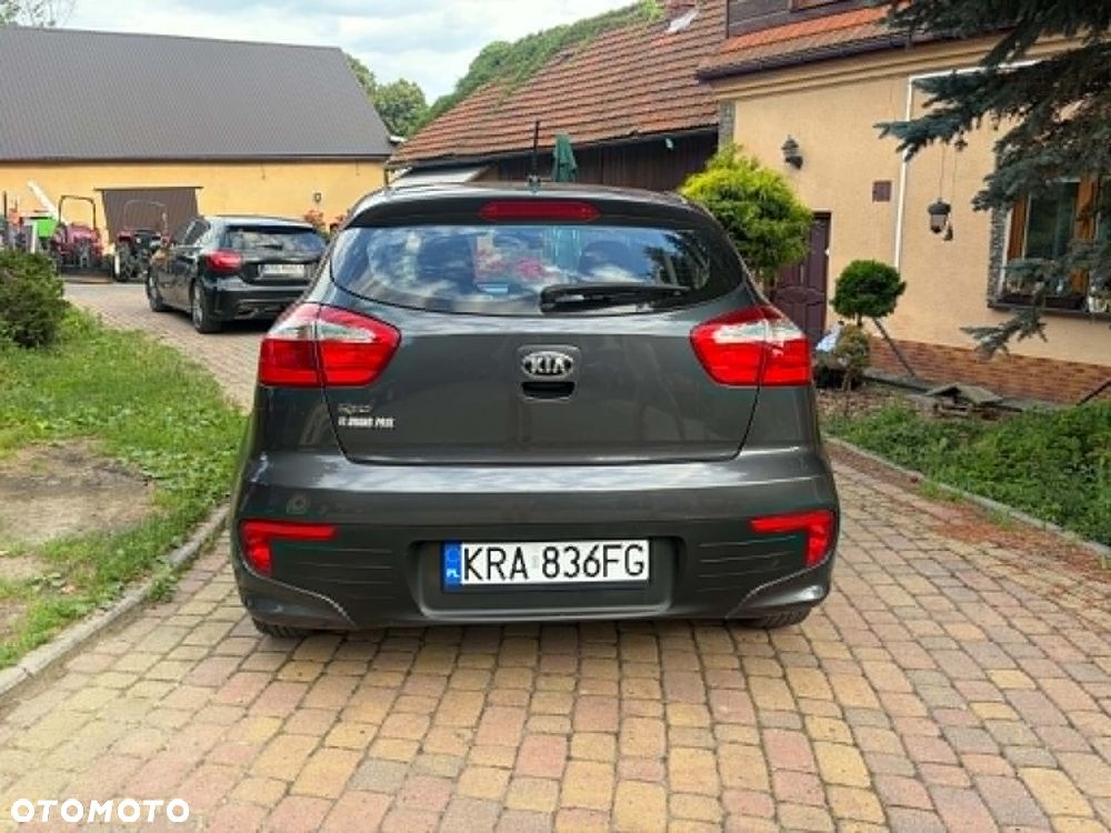Kia Rio 1.2 L - 8