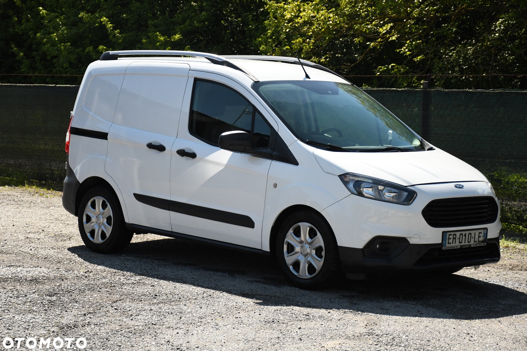 Ford Transit Courier - 30