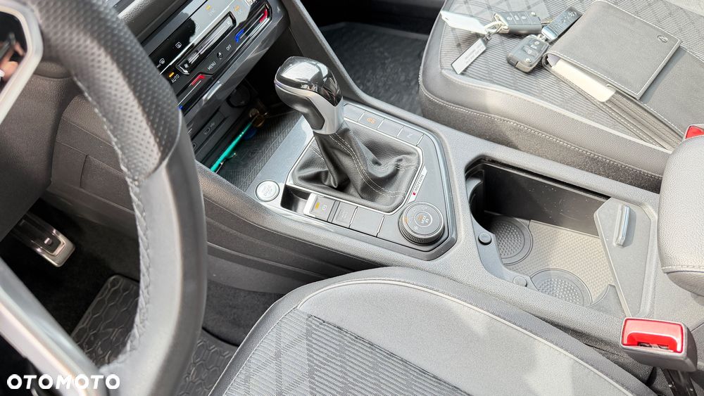 Volkswagen Tiguan 2.0 TDI SCR 4MotION DSG R-Line - 28