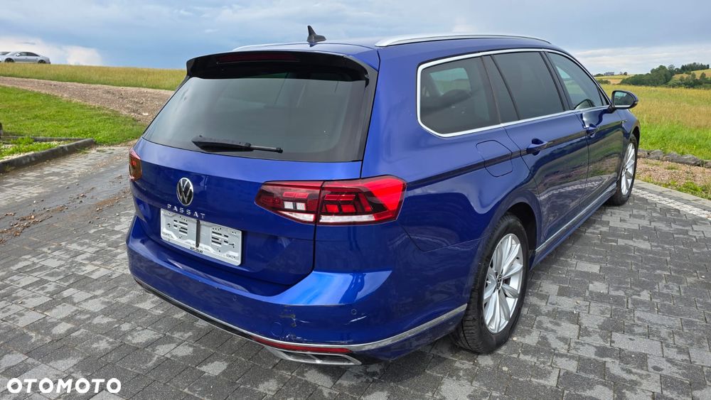 Volkswagen Passat Variant 2.0 TDI SCR DSG R-Line - 4