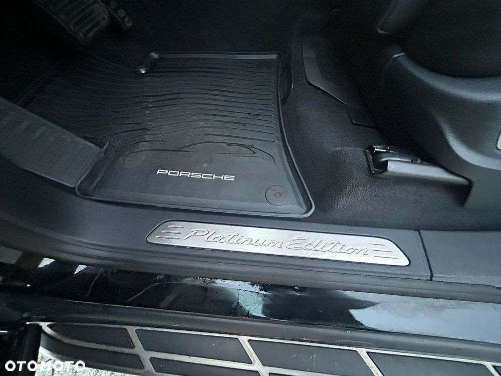 Porsche Cayenne Platinum Edition - 15