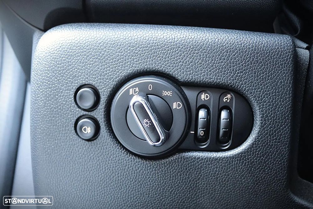 MINI 3 Portas Cooper SE Essential - 19