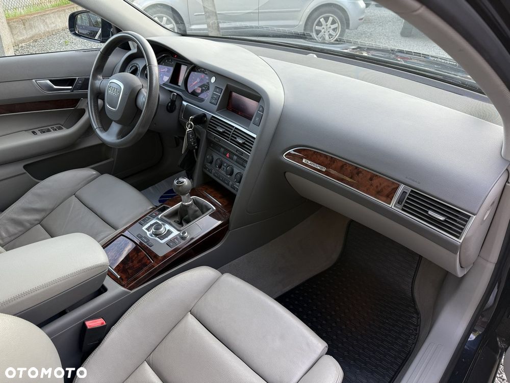 Audi A6 Avant 2.4 quattro - 21