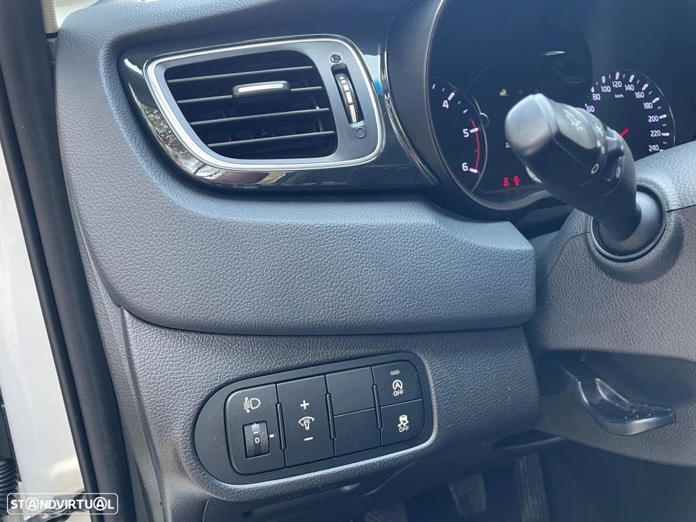 Kia Carens 1.7 CRDi ISG TX - 29