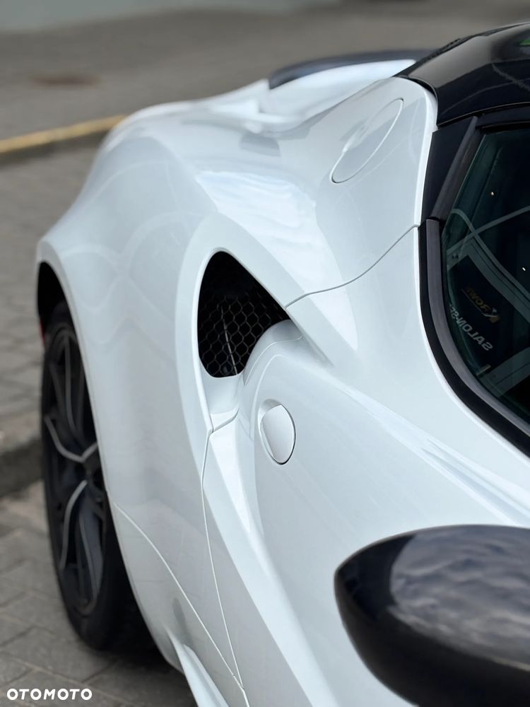 Alfa Romeo 4C 1.8 TBi - 10