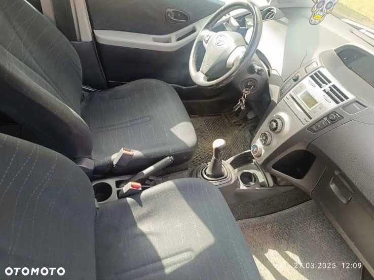 Toyota Yaris 1.3 Sol - 4