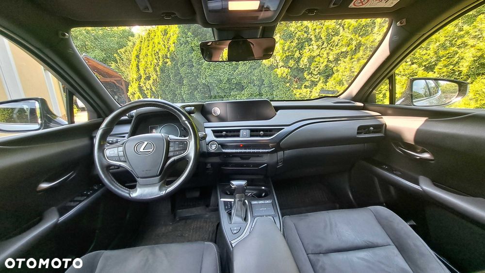 Lexus UX - 5