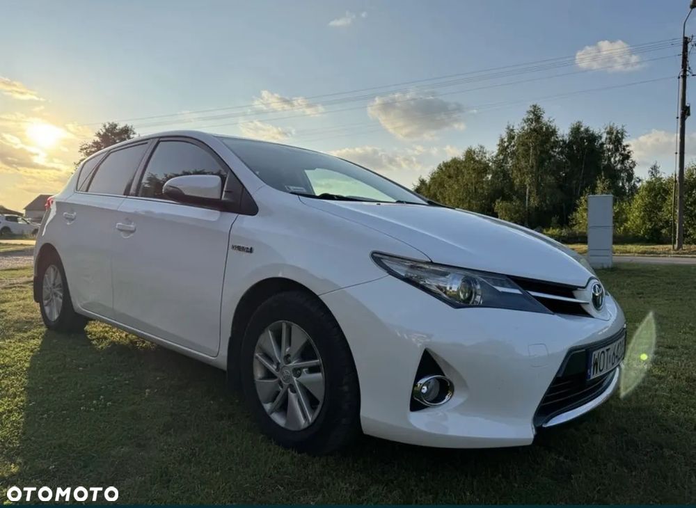 Toyota Auris ver-1-8-hsd-luna - 1