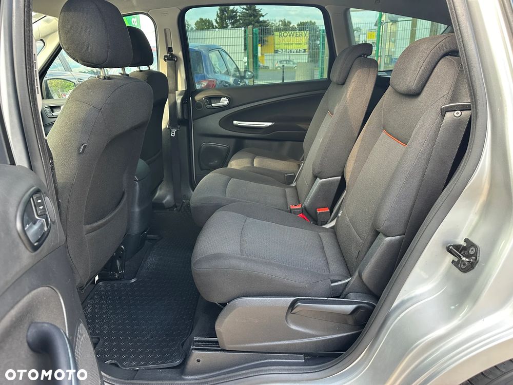 Ford S-Max - 19