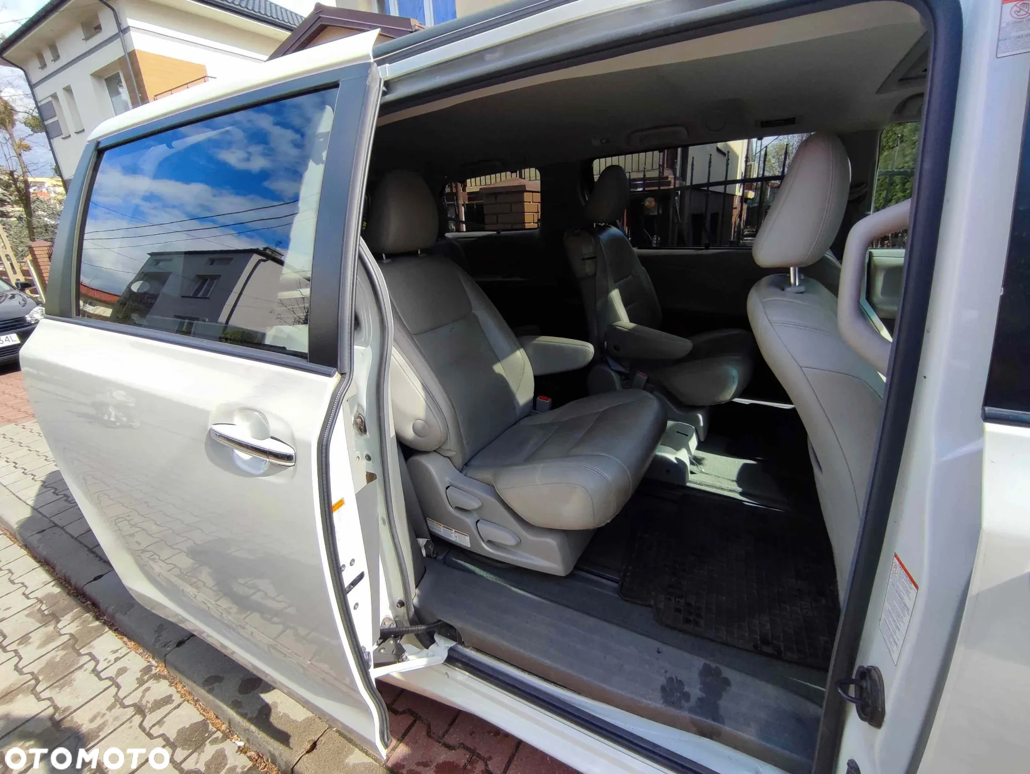 Toyota Sienna 3.5 V6 XLE AWD - 11