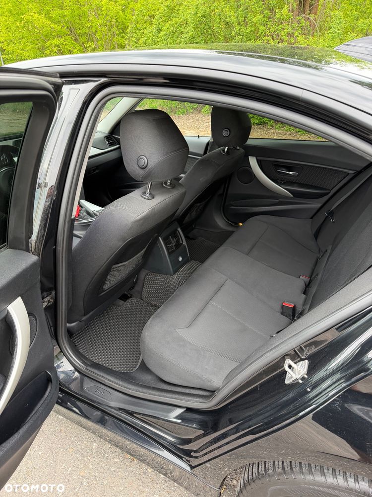 BMW Seria 3 320d Sport Line - 7