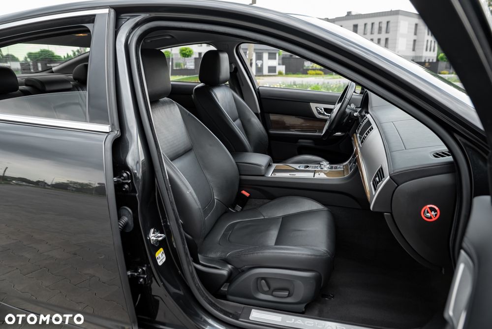 Jaguar XF 2.2 - 24