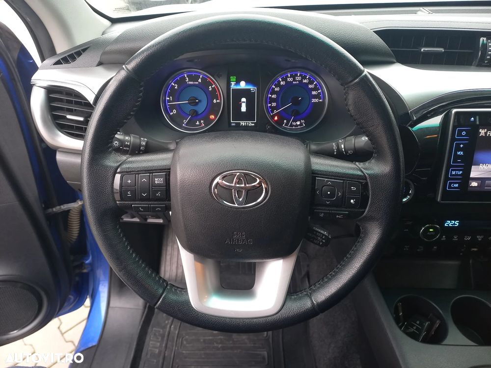 Toyota Hilux 4x4 Double Cab A/T Invincible - 18