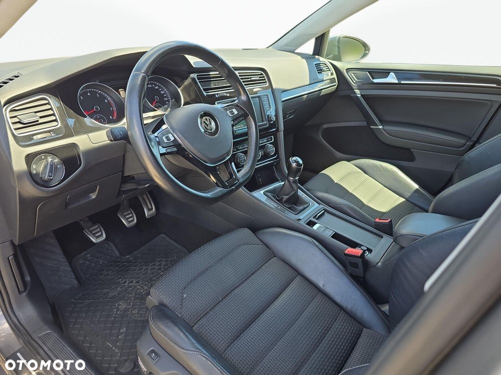 Volkswagen Golf - 10