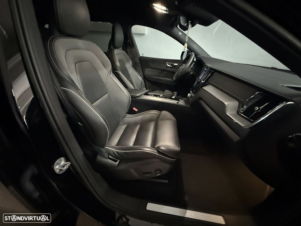 Volvo XC 60 2.0 B4 Plus Dark - 10