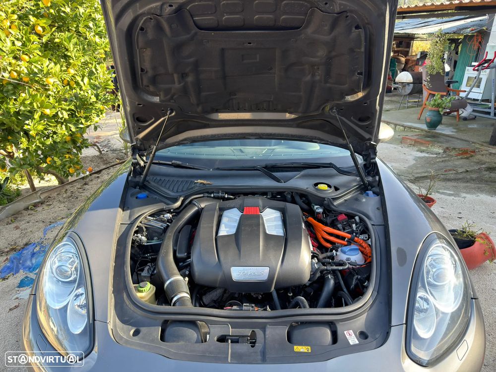 Porsche Panamera S Hybrid J19 - 12